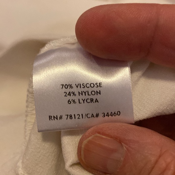 Eileen Fisher white Capris (M) - Picture 4 of 5